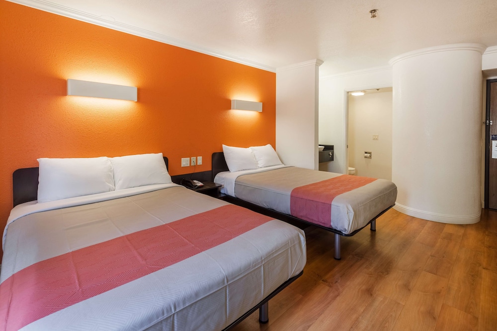 Standard Room, 2 Double Beds, Non Smoking, Refrigerator & Microwave - Photo 2