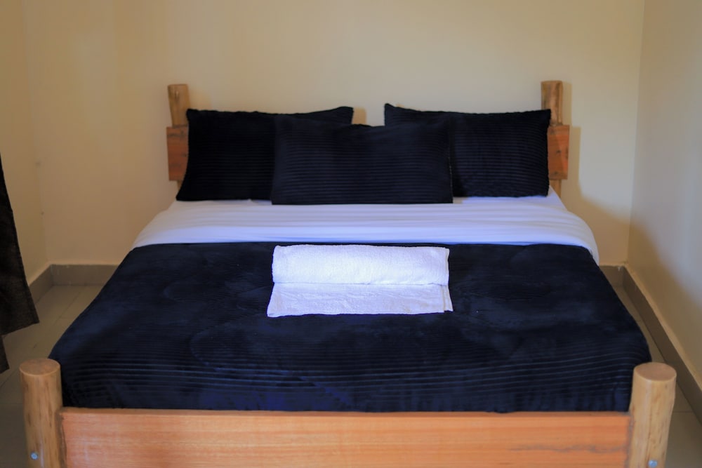 Basic Double Room, Private Bathroom, Garden View