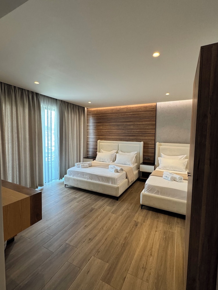 Deluxe Triple Room, Balcony, Partial Sea View photo 1