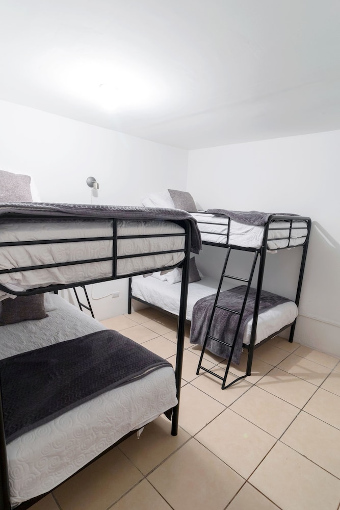 Basic Quadruple Room photo 1