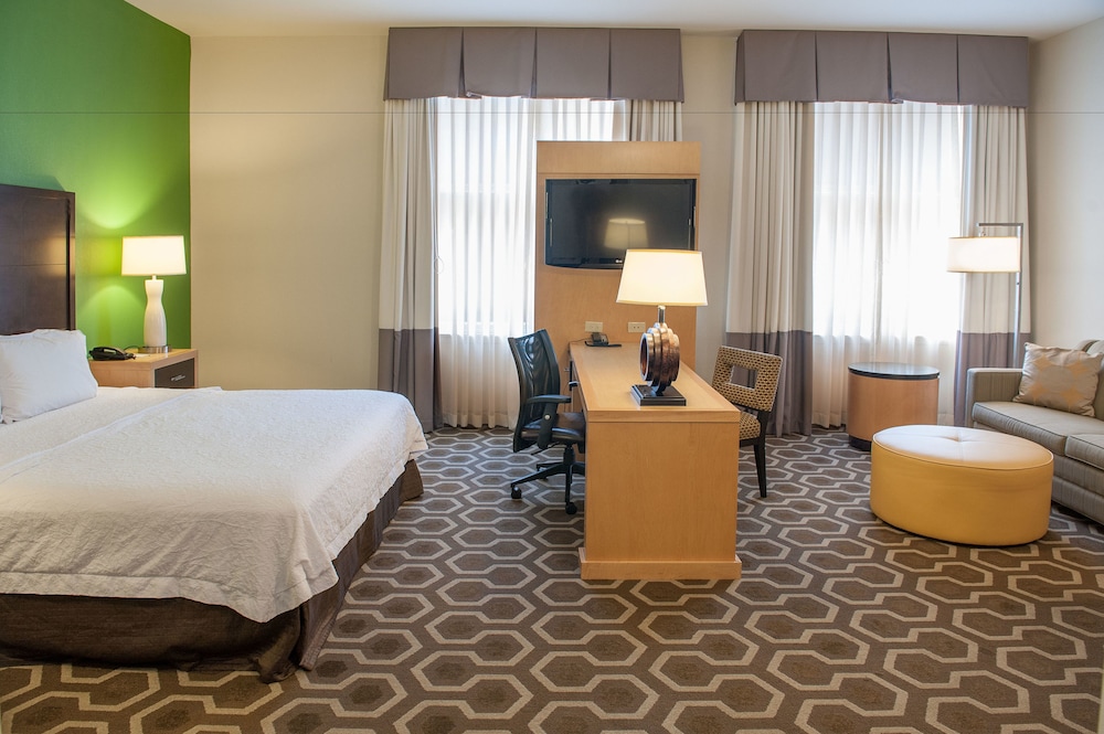 Studio Suite, 1 King Bed with Sofa bed, Accessible (Roll-in Shower) - Photo 2