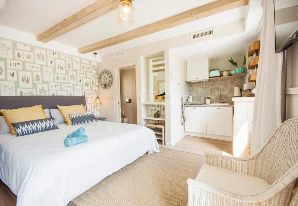 Deluxe Studio Suite, Sea View