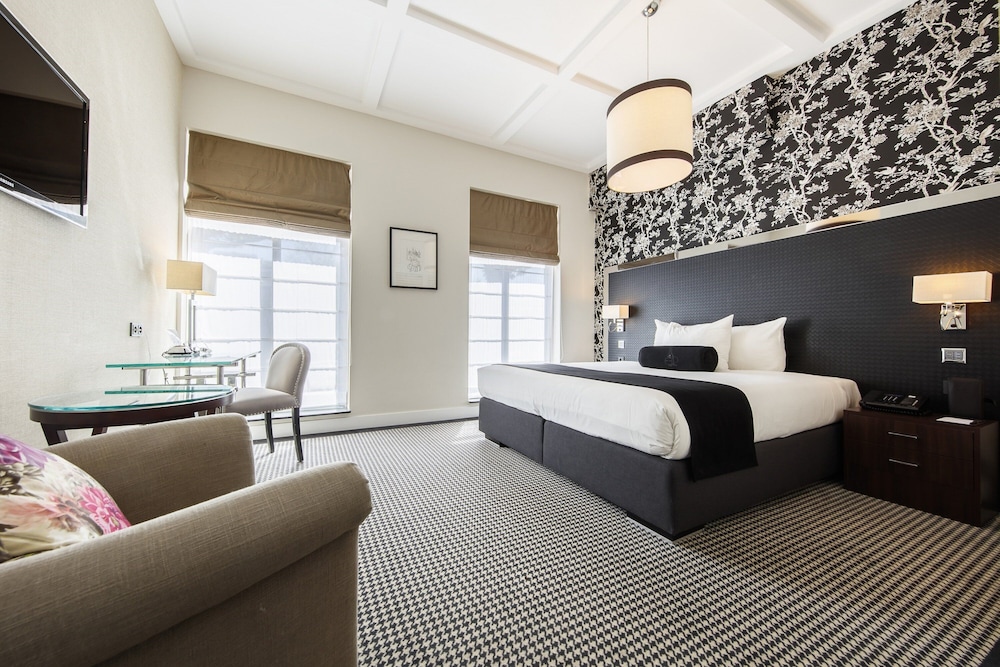 Deluxe Room, 1 Queen Bed, Canal View photo 1