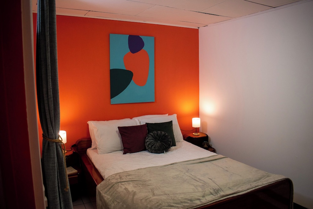 Classic Double Room, 1 Queen Bed, Private Bathroom photo 3