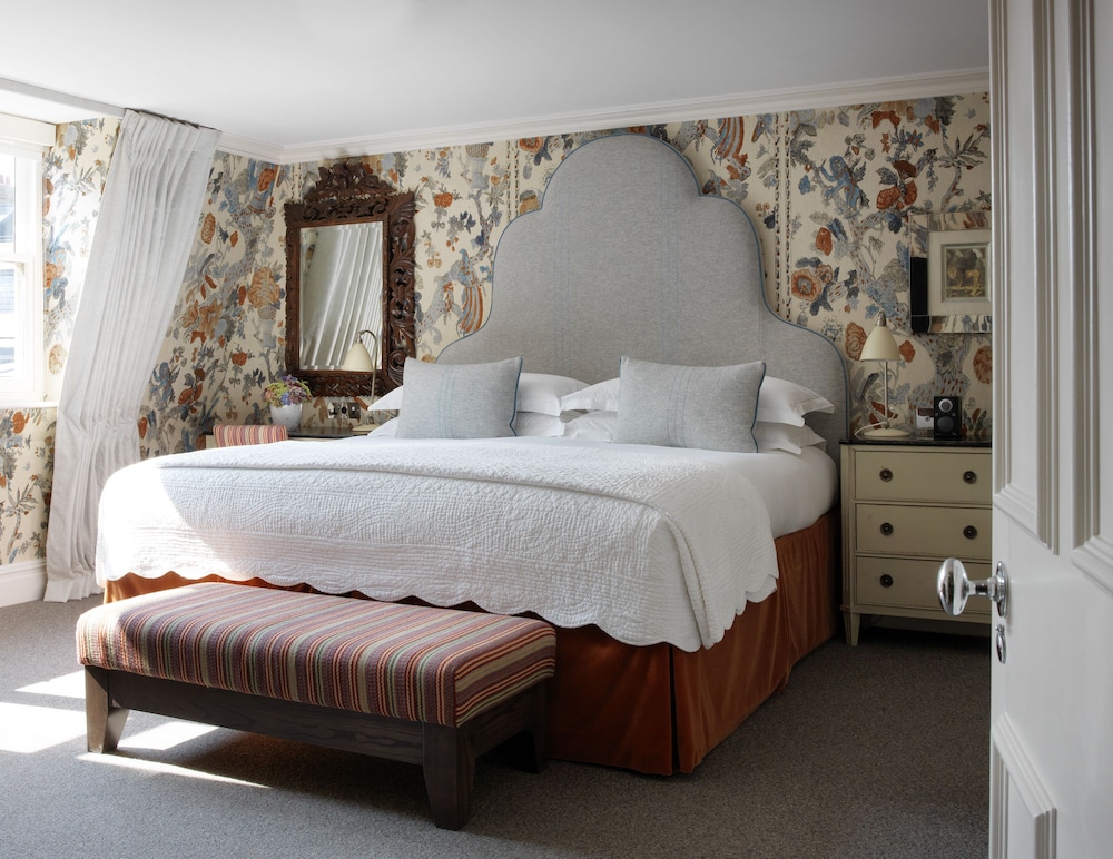 1 Bedroom Virginia Woolf Suite