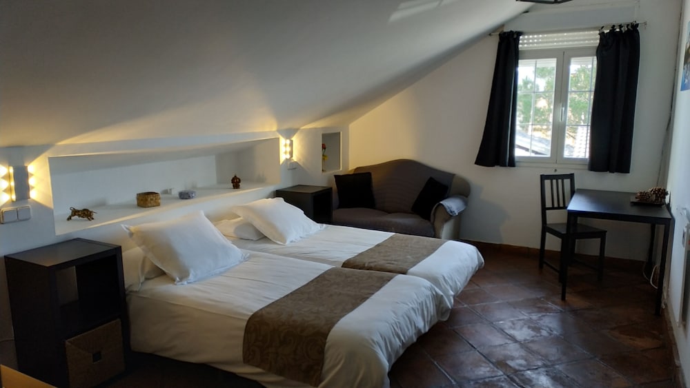 Superior Double Room, 2 Twin Beds - Photo 1