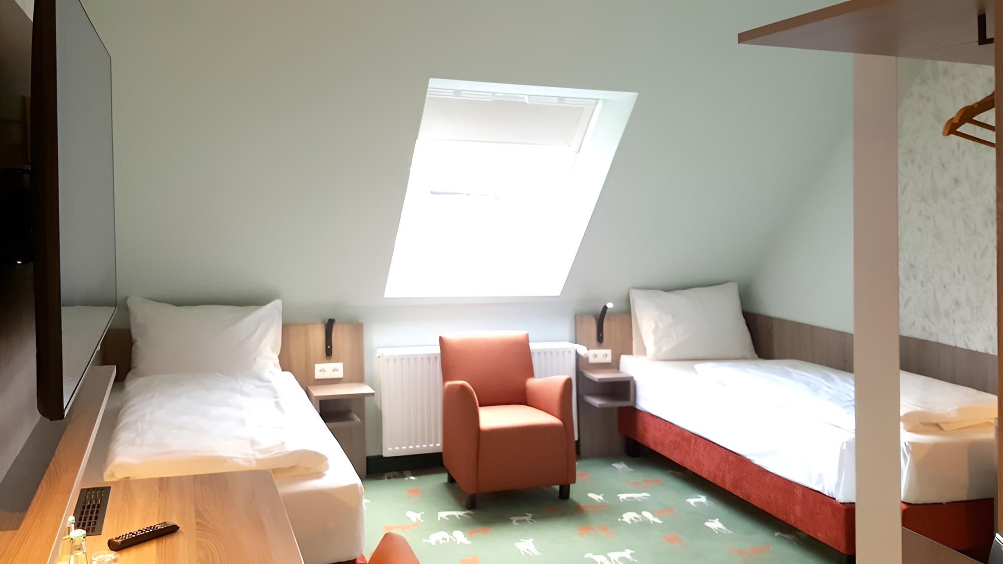 Basic Twin Room photo 3