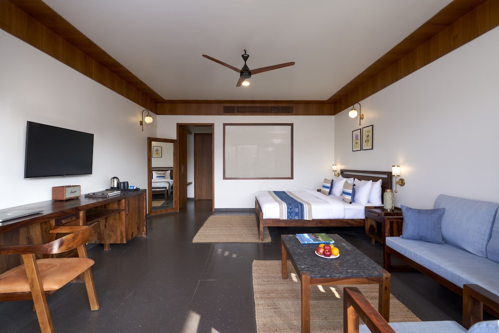 Luxury Condo, 1 King Bed, Balcony photo 2