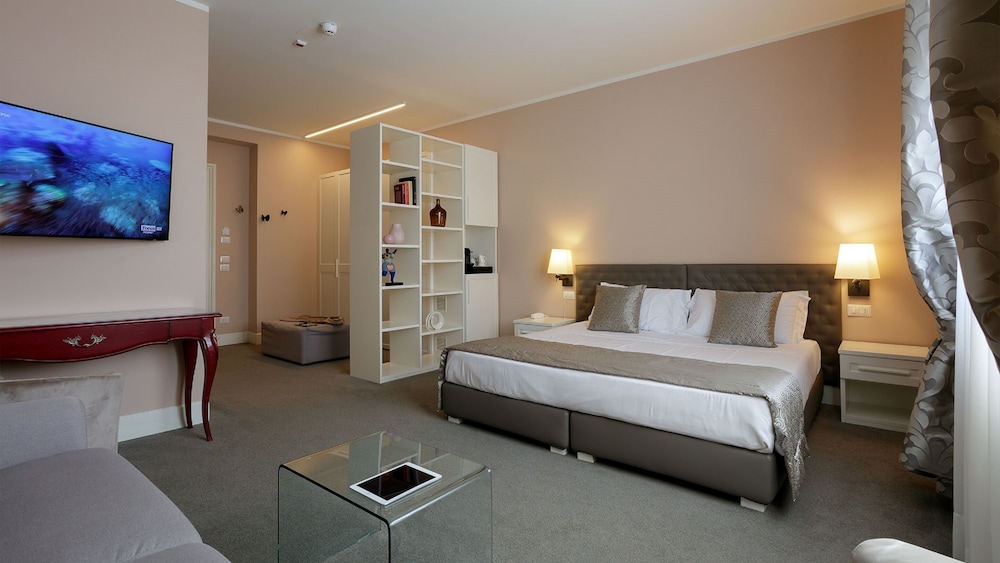 Junior Room, Partial Lake View