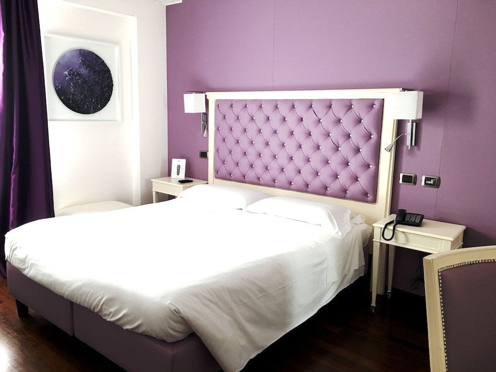 Standard Double or Twin Room - Photo 1