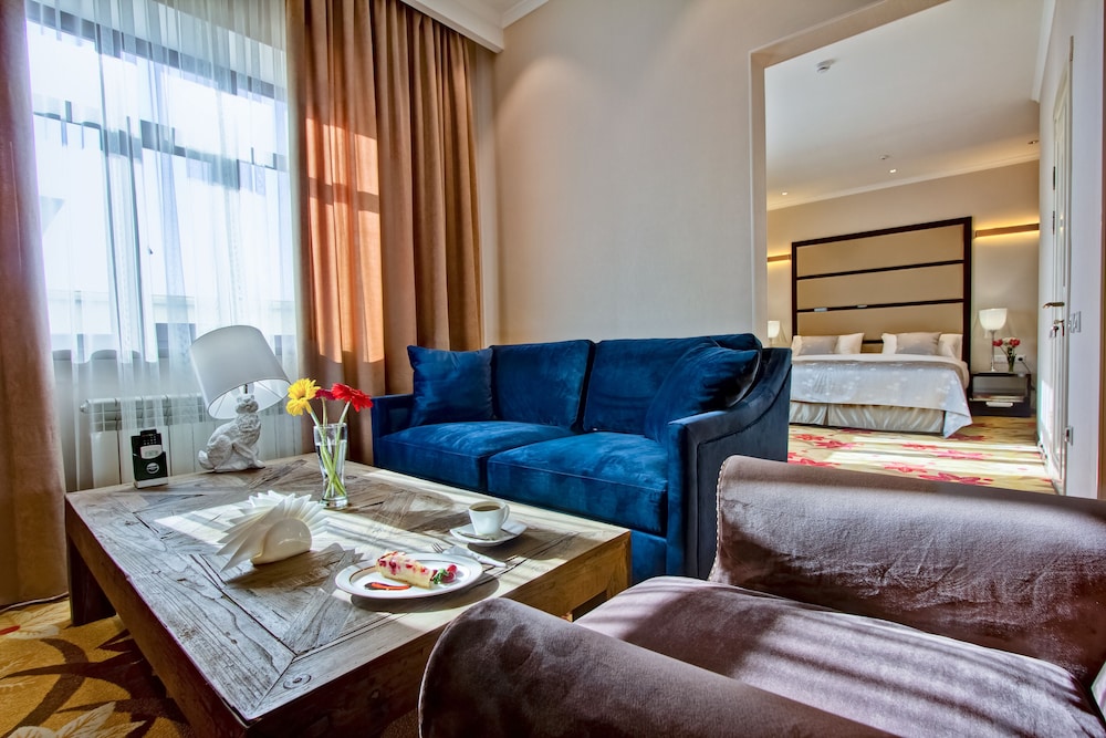 Luxury Suite, 1 Double Bed, Bathtub photo 1
