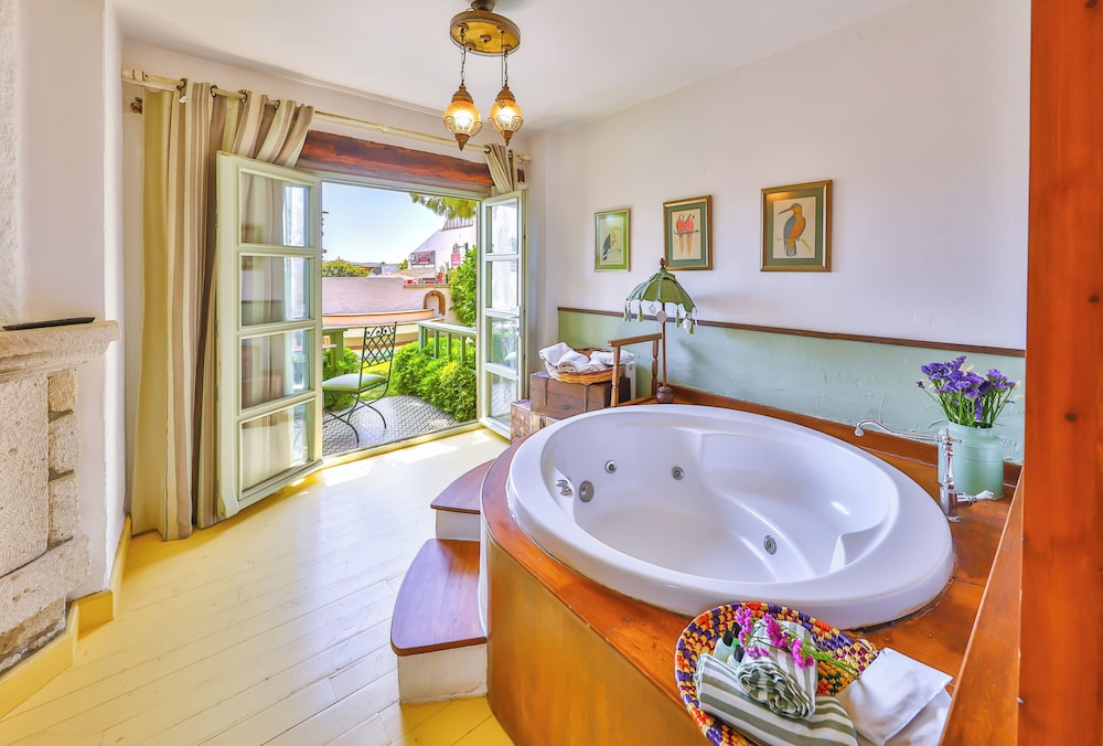 Garden Deluxe Suite with Terrace, Fireplace and Jetted Tub photo 1