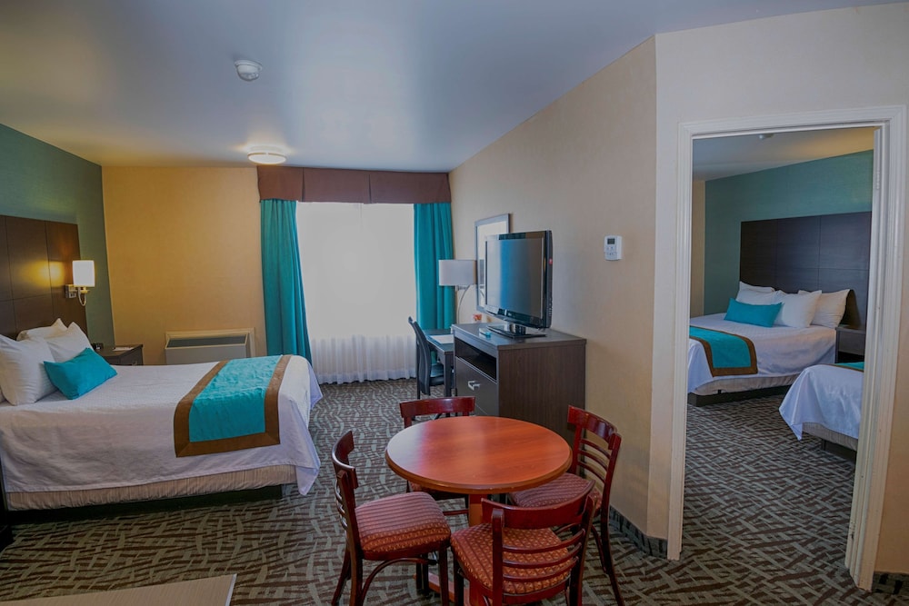 Premium Suite, 2 Queen Beds, Non Smoking, Kitchenette