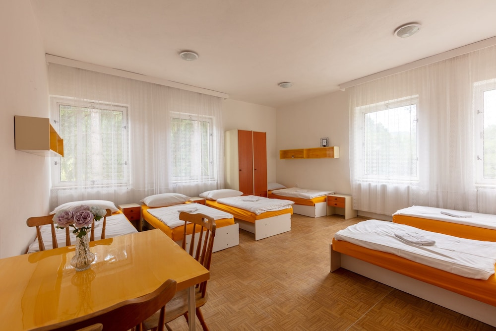 Economy Quadruple Room, Valley View photo 3