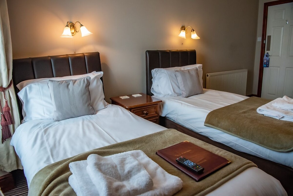 Comfort Room, 2 Twin Beds, Mountain View