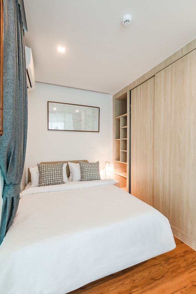 Deluxe Room, 1 Bedroom - Photo 2