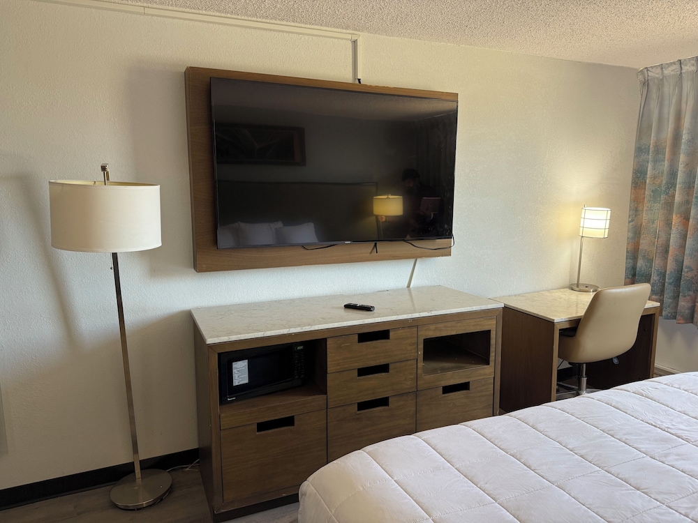 Standard Room, 2 Double Beds, Non Smoking - Photo 3