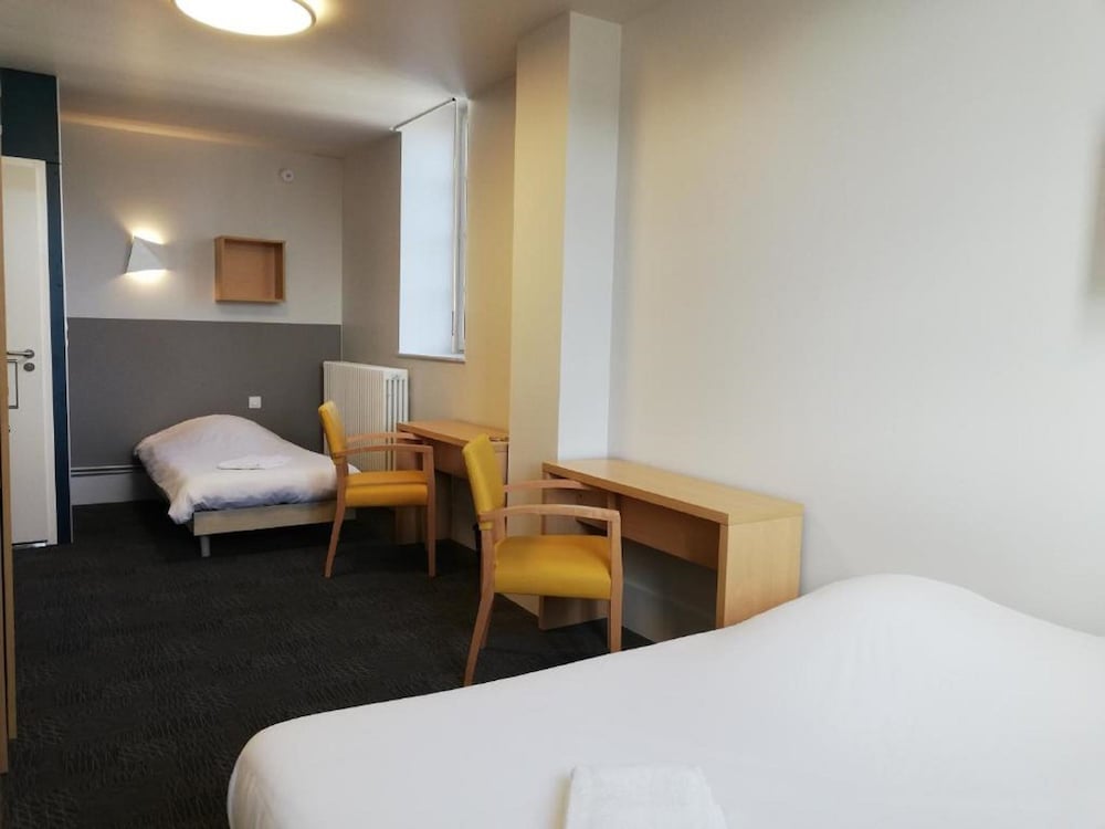 Standard Triple Room, Private Bathroom
