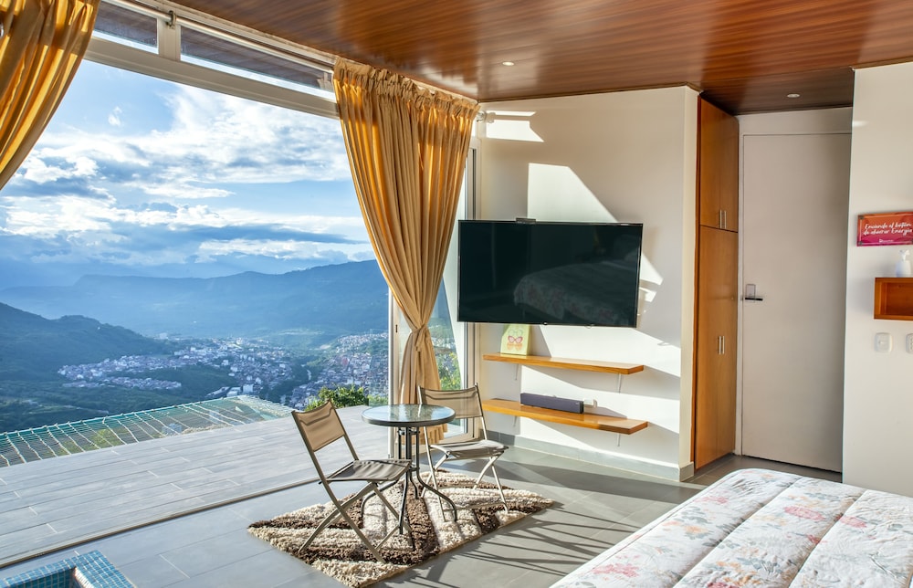 Romantic Cabin, 1 King Bed, Terrace, City View photo 1
