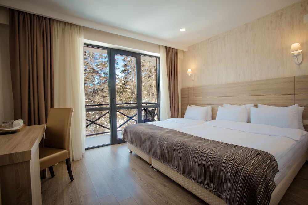 Deluxe Triple Room, 1 Bedroom photo 2