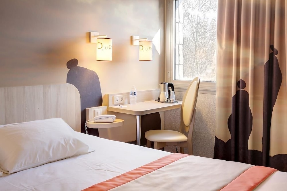 Comfort Room, 1 Queen Bed, Non Smoking (Twin bed on request) - Photo 4