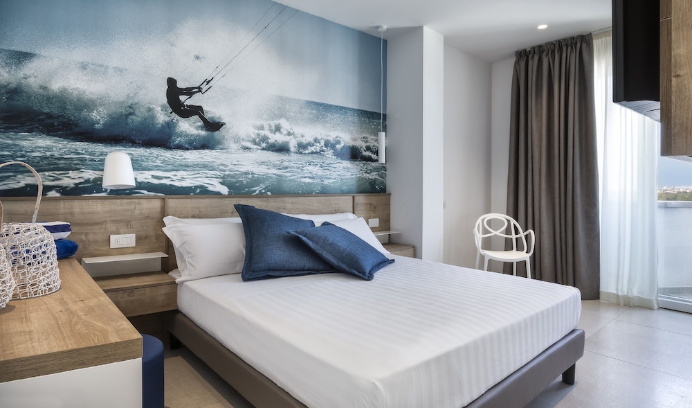 Superior Double Room, 1 Queen Bed, Partial Sea View photo 1