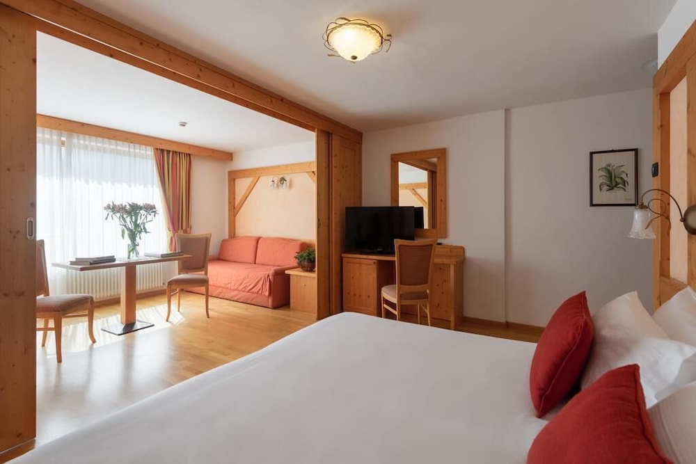 Luxury Suite, Balcony, Mountain View (Carlo Magno)