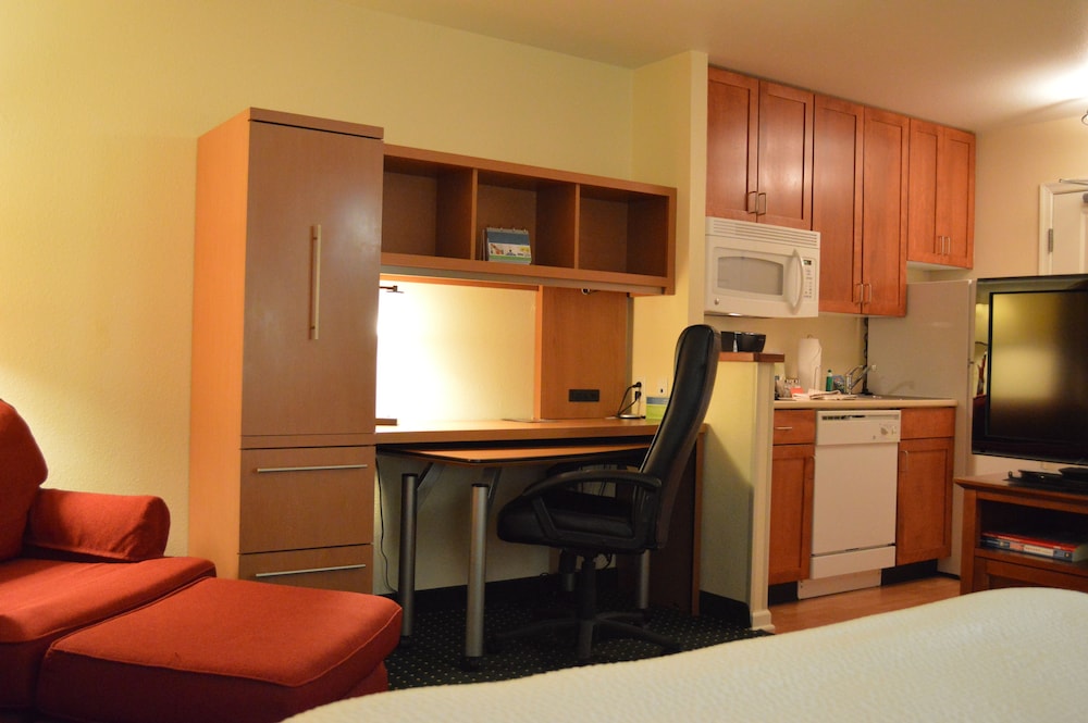 Studio, 1 Queen Bed, Pool Access - Photo 5