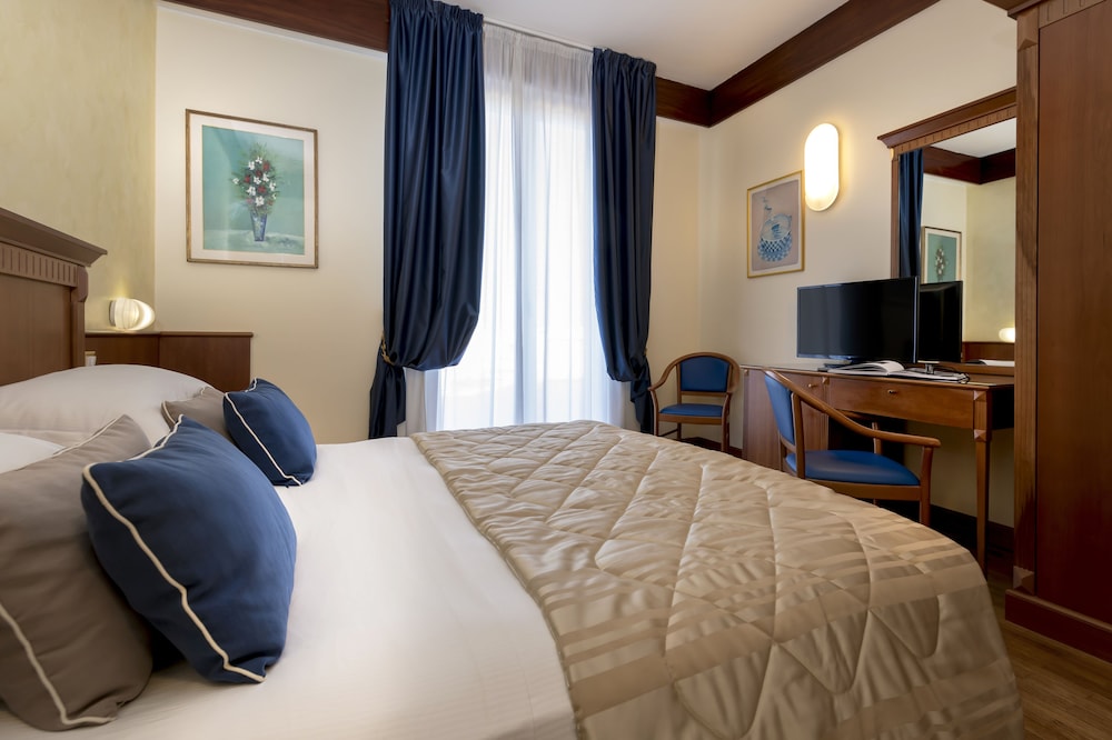 Double or Twin Room - Photo 6