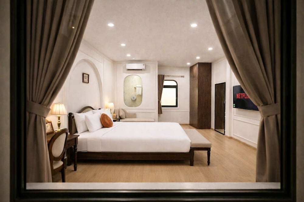 Silver Suite with Sofa Bed