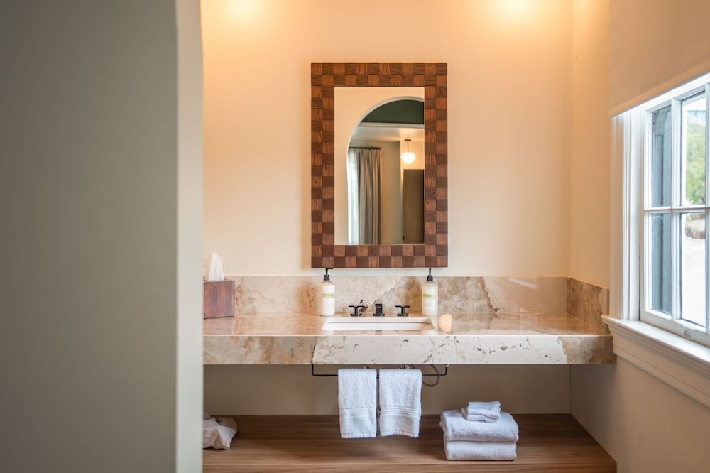 Suite, 1 King Bed with Sofa bed (Stone) photo 3