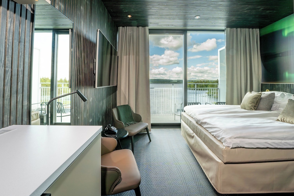 Superior Room, 1 Queen Bed photo 1