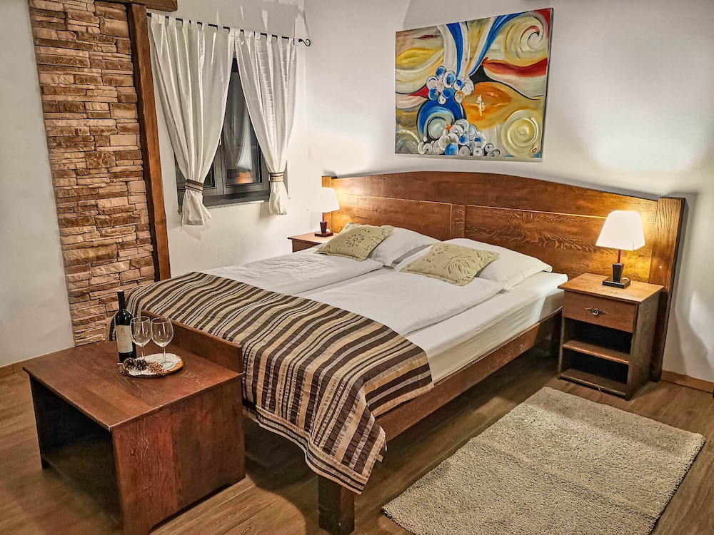 Deluxe Room, 1 King Bed, Nature View photo 2