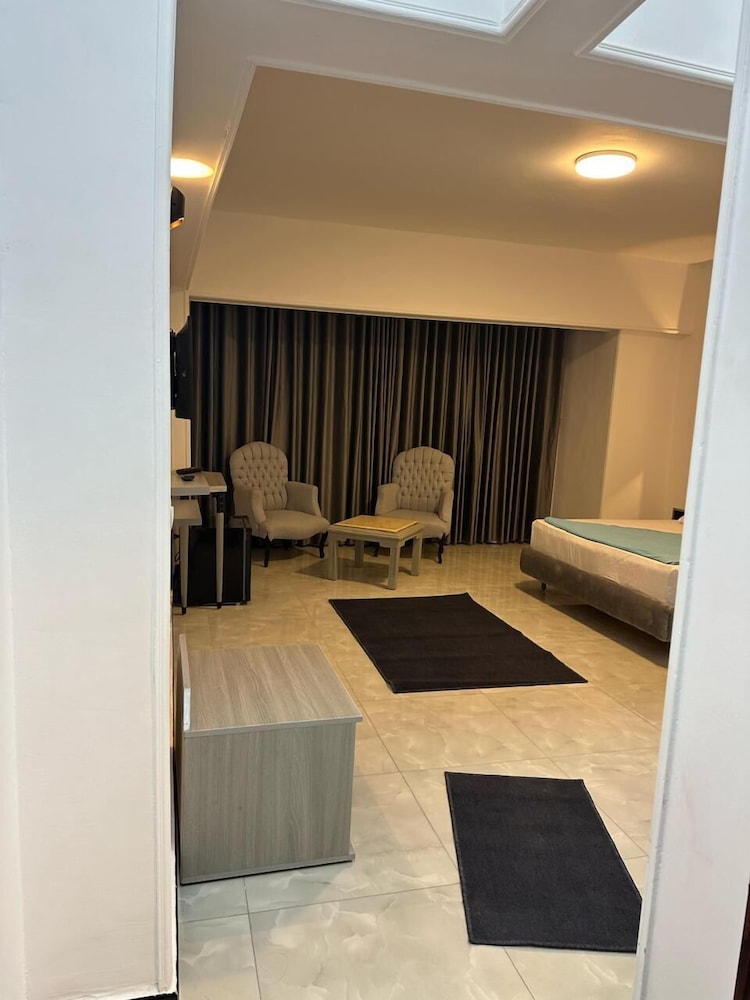 Superior Double Room thumbnail 5