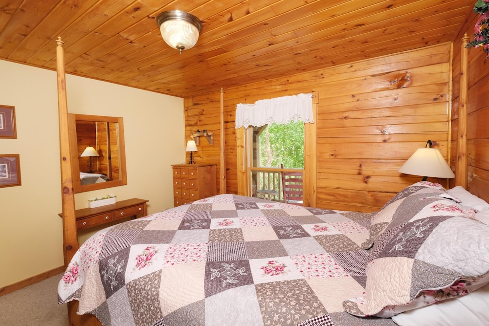 House, 1 Queen Bed with Sofa bed (Country Romance #1279)