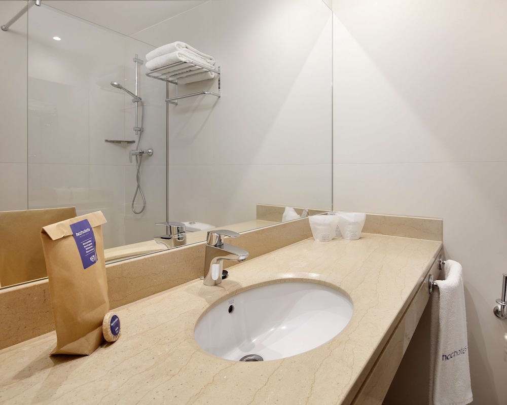 Standard Room (2 Adults + 1 Child) photo 3