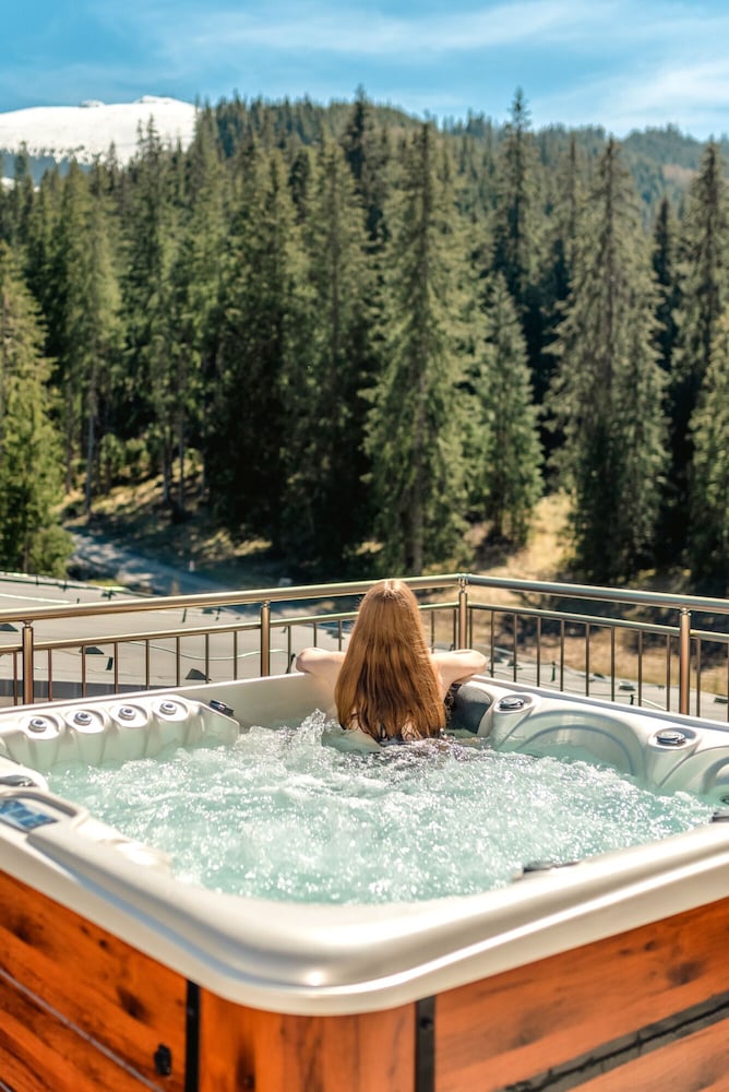 Suite, Hot Tub photo 3