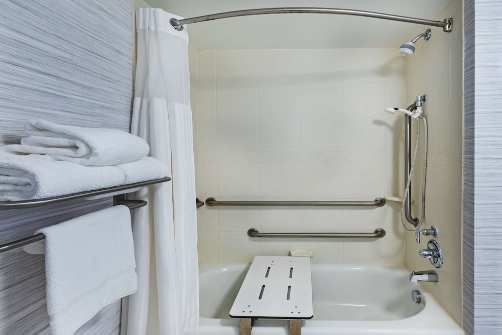 Room, 2 Queen Beds, Accessible - Photo 3