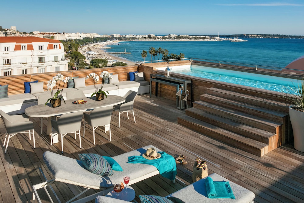 Suite (Majestic) photo 1