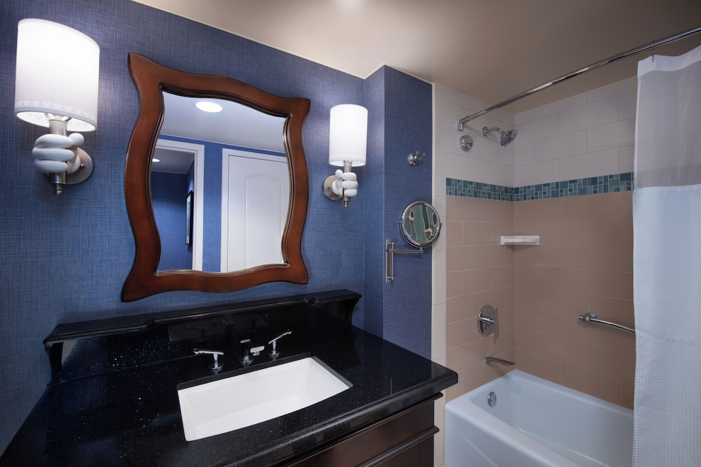 Deluxe Room, 2 Queen Beds - Photo 2