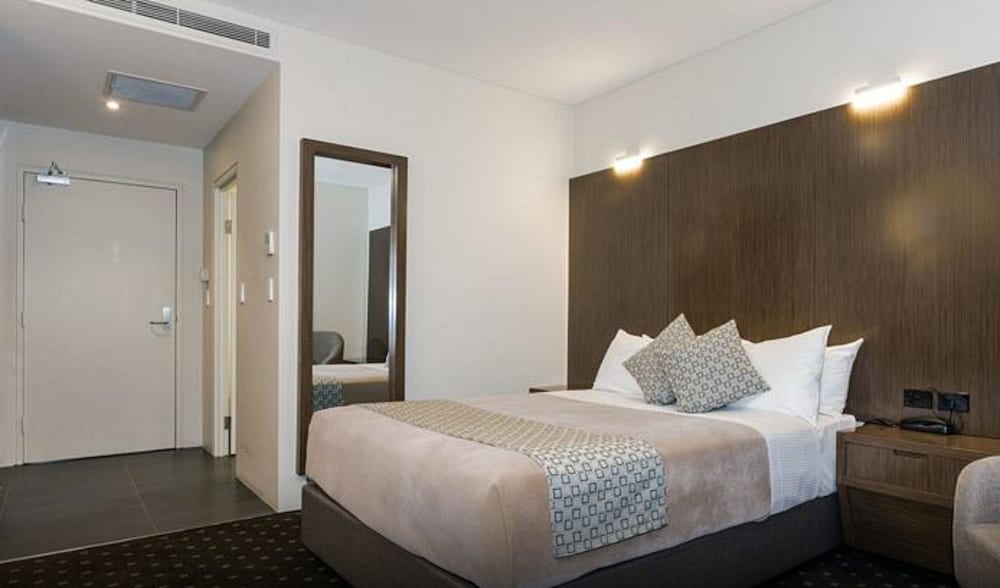 Deluxe Queen Room - Photo 1