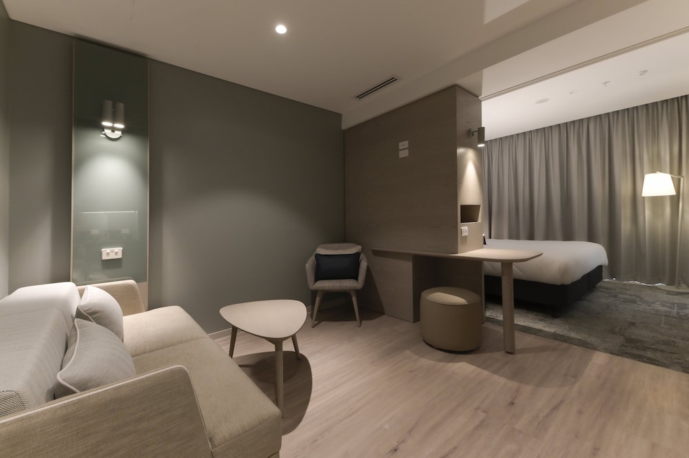 Suite (Free Breakfast) - Photo 19