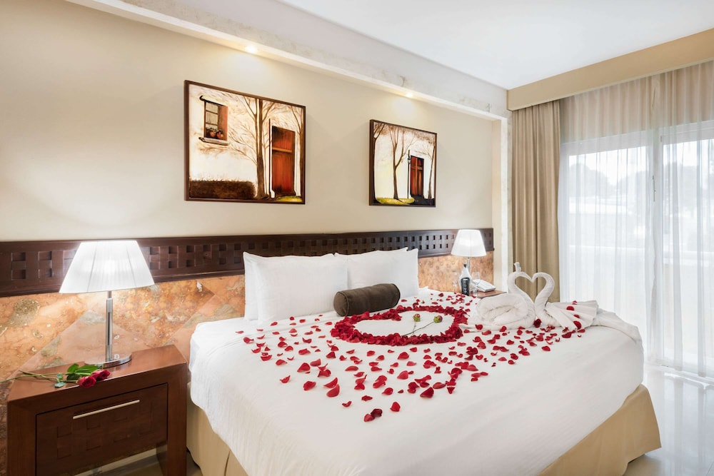 Junior Suite, 1 King Bed photo 1