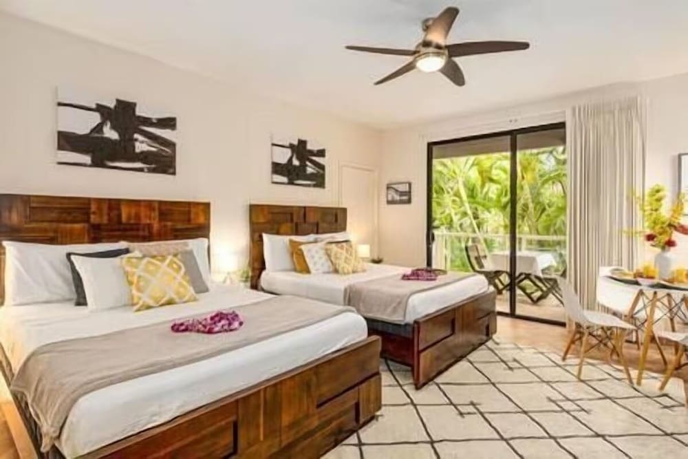Luxury Studio Suite, 2 Queen Beds, Pool View