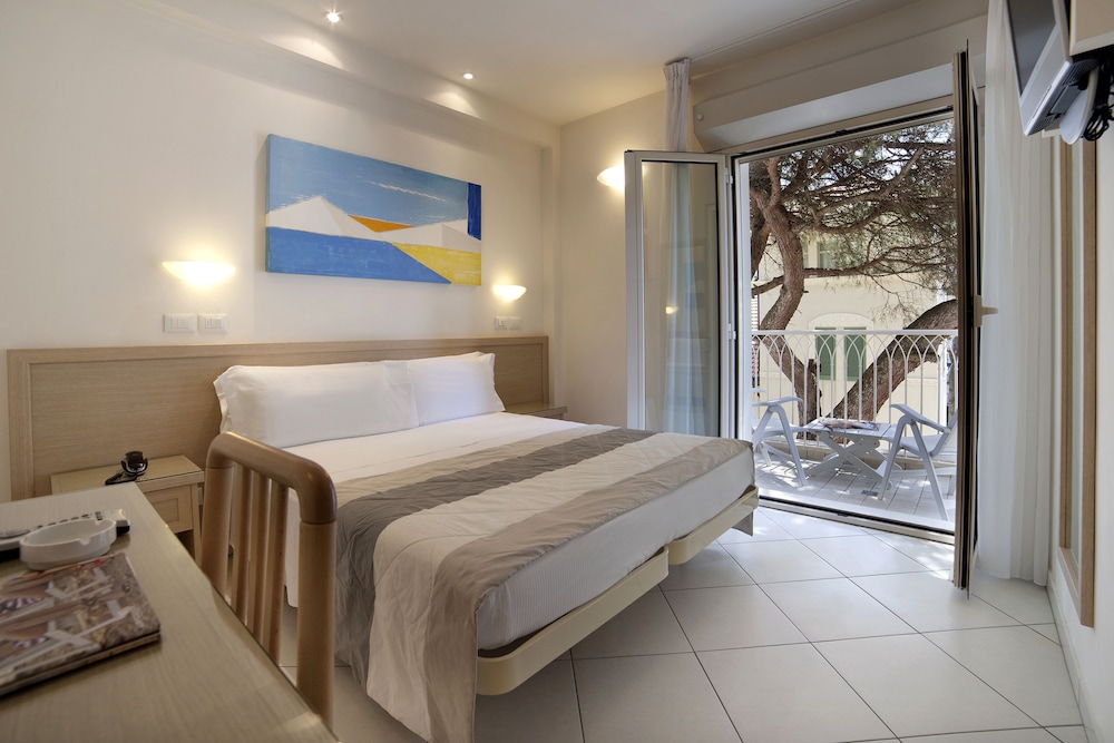 Standard Double or Twin Room, Balcony, Garden View