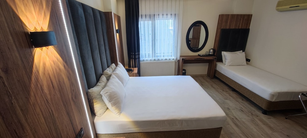 Classic Triple Room photo 2