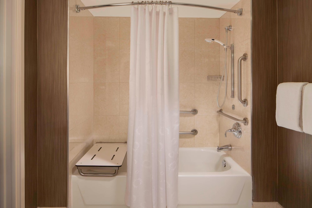Deluxe Room, 1 King Bed - Photo 5