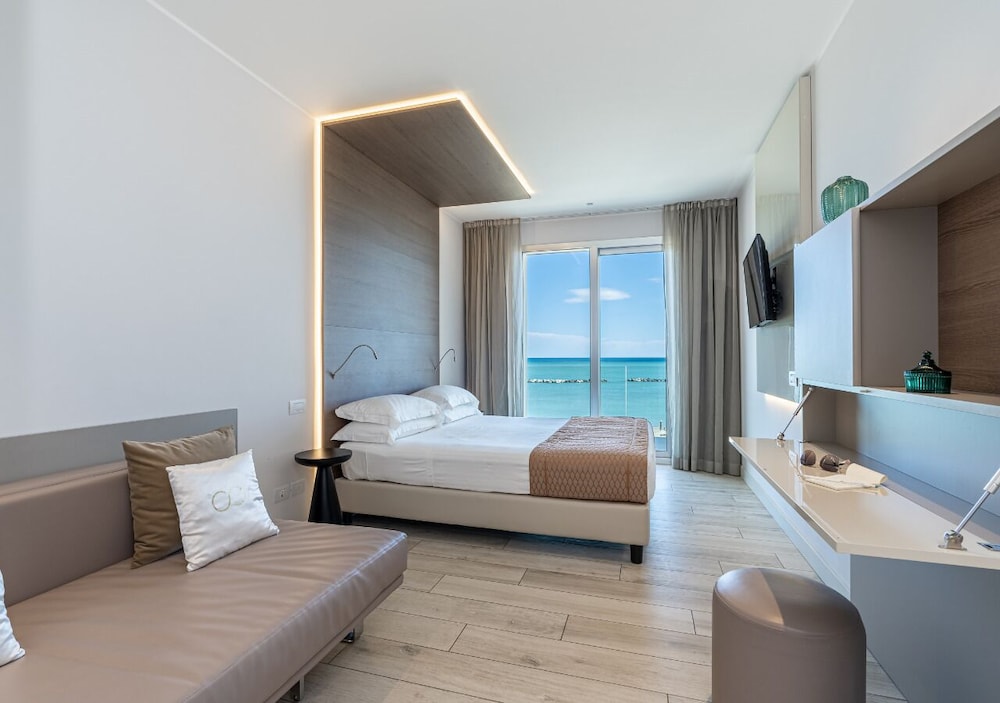Panoramic Quadruple Room, Balcony, Sea View photo 1