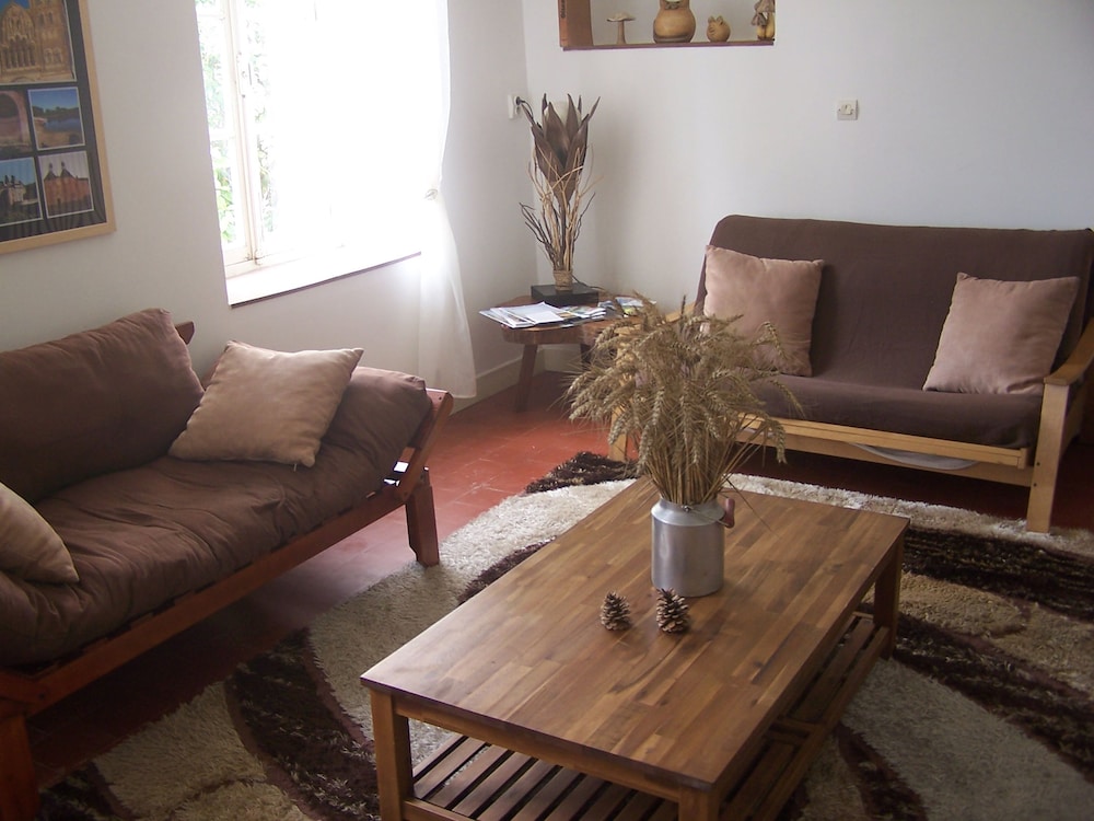 House, 2 Bedrooms photo 3
