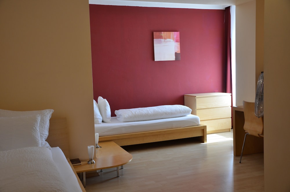 Twin Room - Photo 1